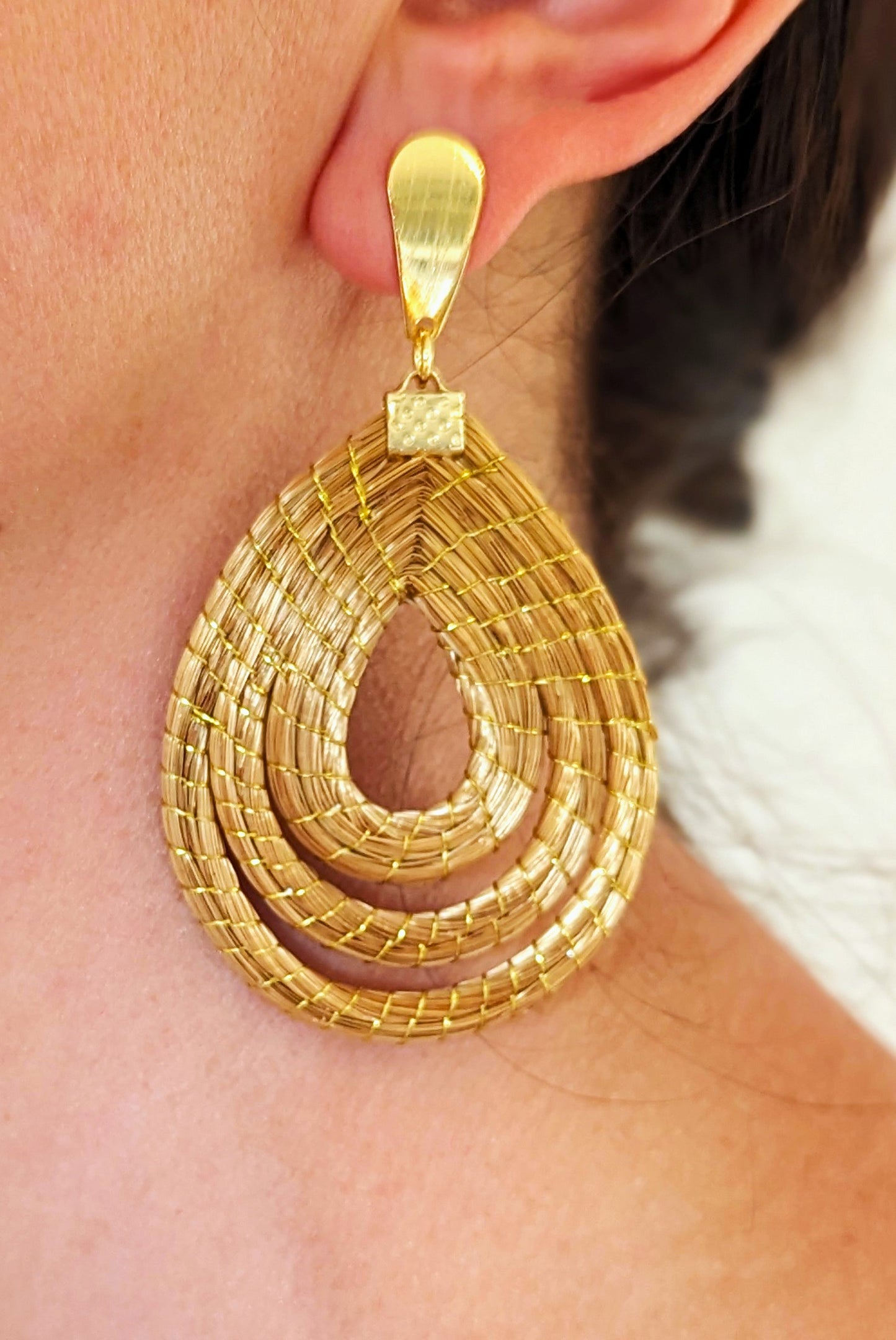 Boucles d'oreilles en Or Végétal et Plaqué Or - Capim Dourado - Bijoux en Or Vegetal et plaque Or - Artisanat de haute qualité du Jalapao au Brésil