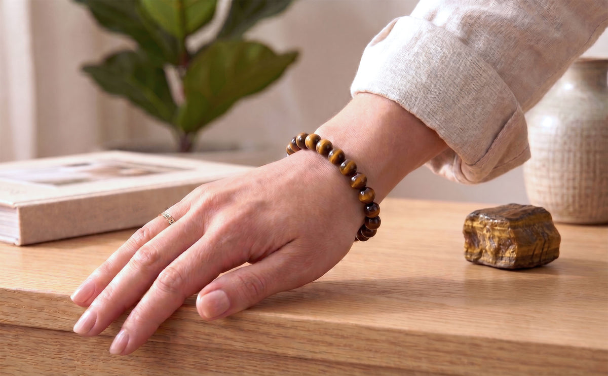 Bracelet Œil de Tigre en pierres naturelles de 8mm de qualité AA, porté au poignert En lithothérapie, apporte protection, courage et confiance en soi